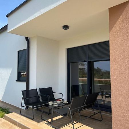 Modern Home Ula Бртонигла Экстерьер фото