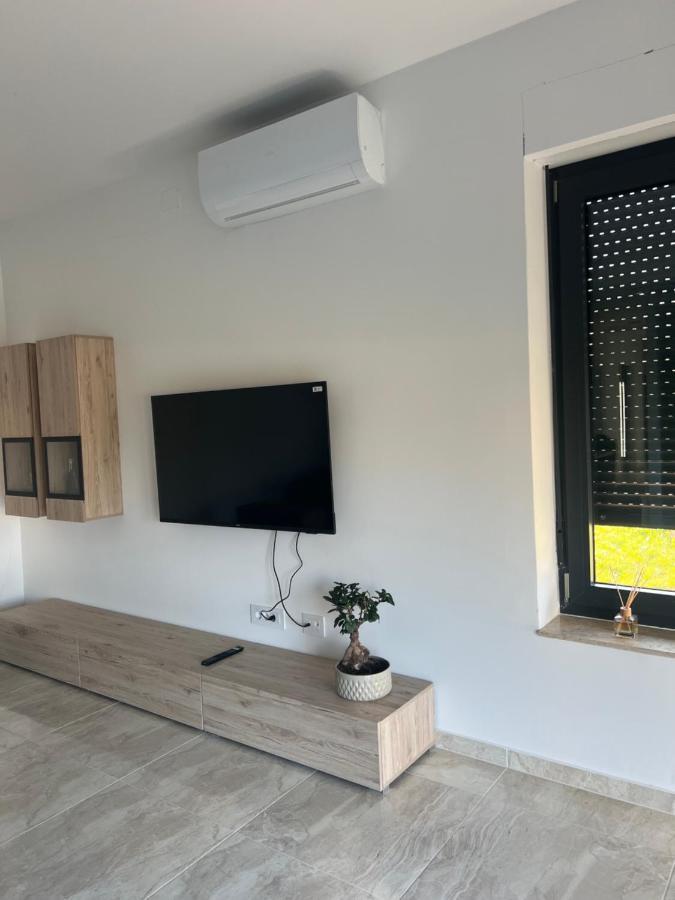 Modern Home Ula Бртонигла Экстерьер фото