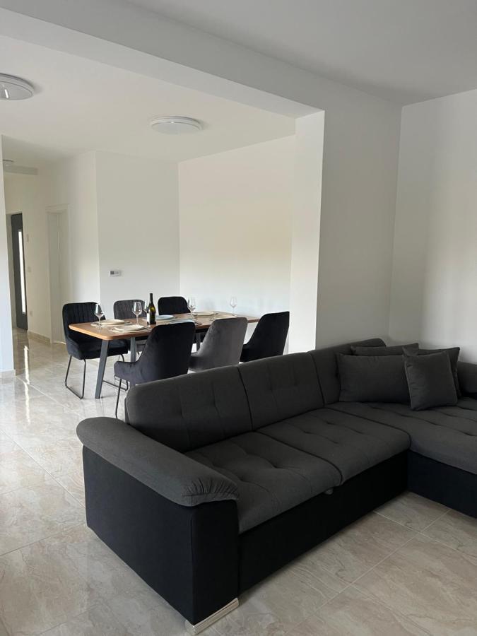 Modern Home Ula Бртонигла Экстерьер фото