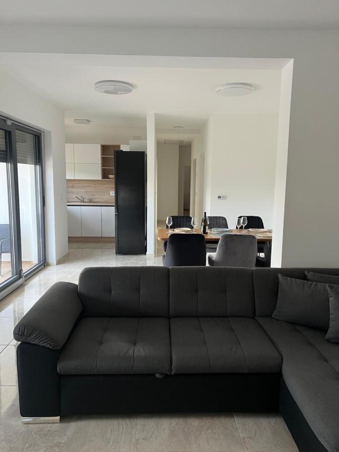 Modern Home Ula Бртонигла Экстерьер фото