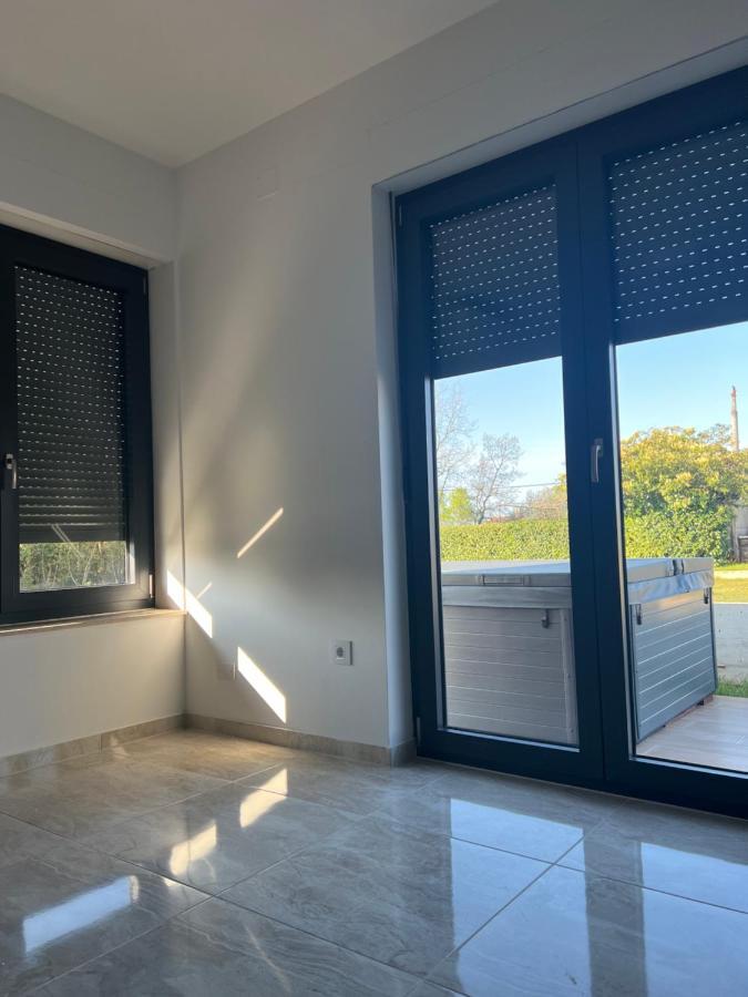Modern Home Ula Бртонигла Экстерьер фото
