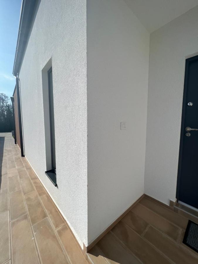 Modern Home Ula Бртонигла Экстерьер фото
