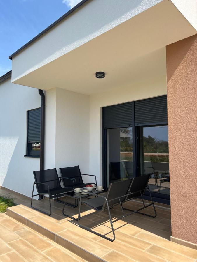 Modern Home Ula Бртонигла Экстерьер фото