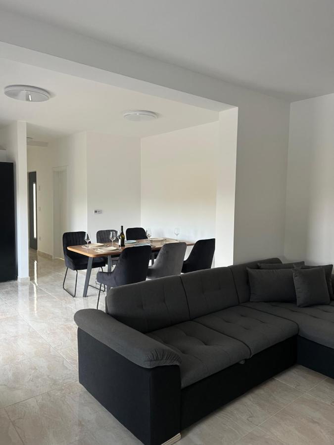 Modern Home Ula Бртонигла Экстерьер фото