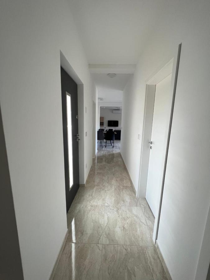 Modern Home Ula Бртонигла Экстерьер фото