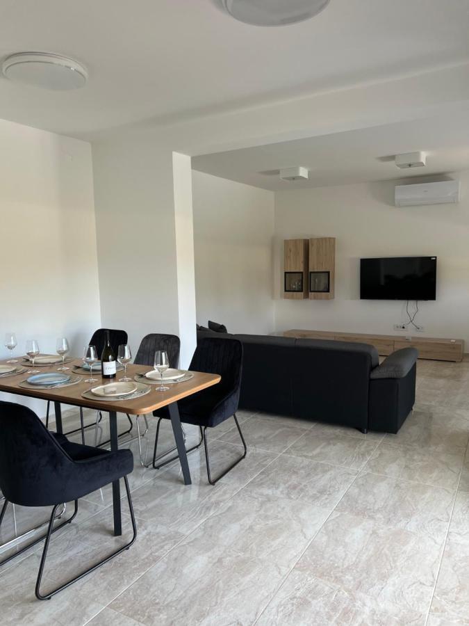 Modern Home Ula Бртонигла Экстерьер фото