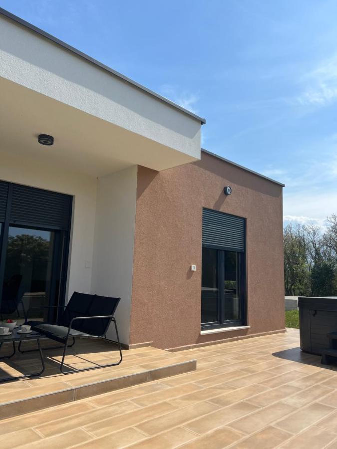 Modern Home Ula Бртонигла Экстерьер фото