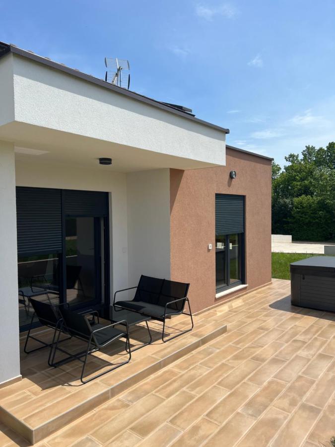 Modern Home Ula Бртонигла Экстерьер фото