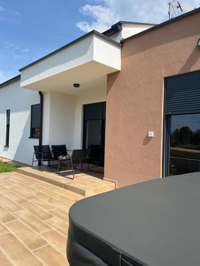 Modern Home Ula Бртонигла Экстерьер фото